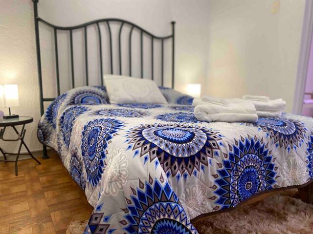 Local Vibes: Your Homely Spot in Iconic Condesa 2B gallery image 2