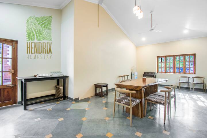 Dining area image 2