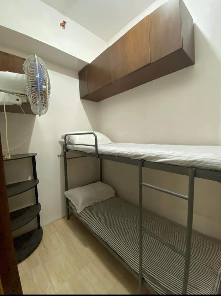 Izba navyše s dvojposchodovou samostatnou posteľou 