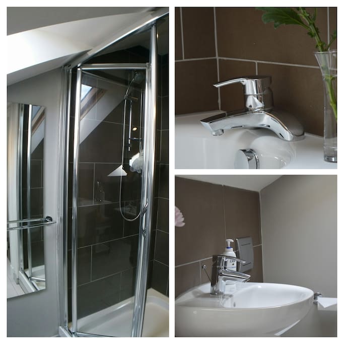 Private Upstairs Bathroom >> Located immediately next door to the bedroom, this bathroom is for your sole use during your stay.