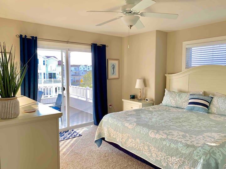 Chumba Maalumu cha Ghorofa ya 2 (Bafu Binafsi) kilicho na ufikiaji wa sitaha ya ghorofa ya 2 ya kujitegemea