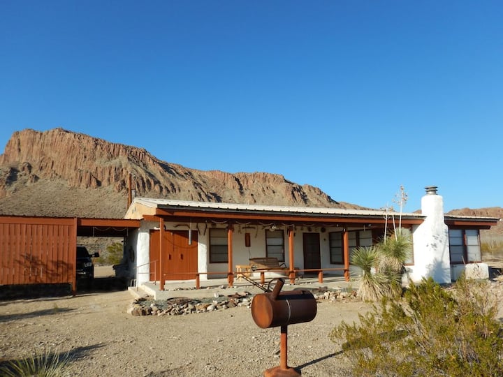 La Paloma Triste Classic Adobe Near Big Bend NP Houses for Rent in