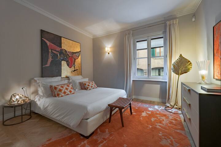 Unicko: 2-bed with premier views on Ponte Vecchio gallery image 2