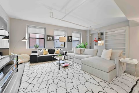 Modern Loft, 1700 SqFt. Location!