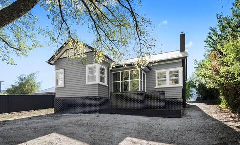 Creswick - Renovated home in the heart of town