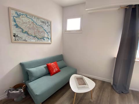 Annonce Airbnb populaire: "Bâbord" apartment located in Port Joinville à L'île D'yeu