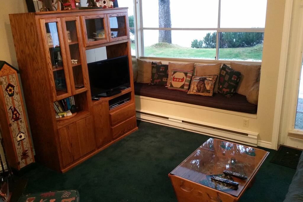 Living Room-30 ft. to Lake