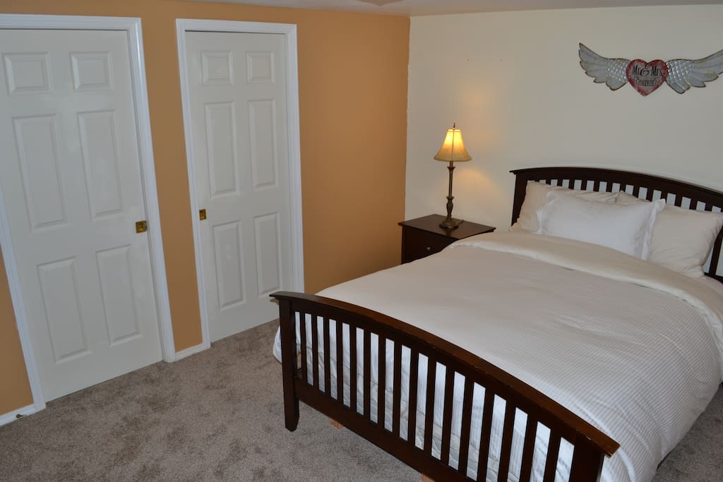 2 master queen bedroom with own full bathroom with walk-in closet.