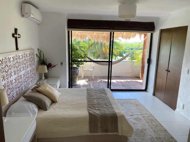 غرفة مذهلة مع تراس وإطلالة جميلة على البحيرة.