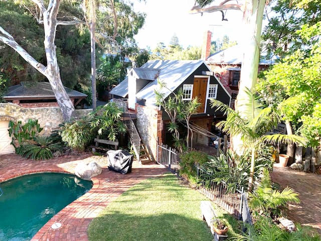 Historic Perth Riverside house. Pool, beach, cafes gallery image 2