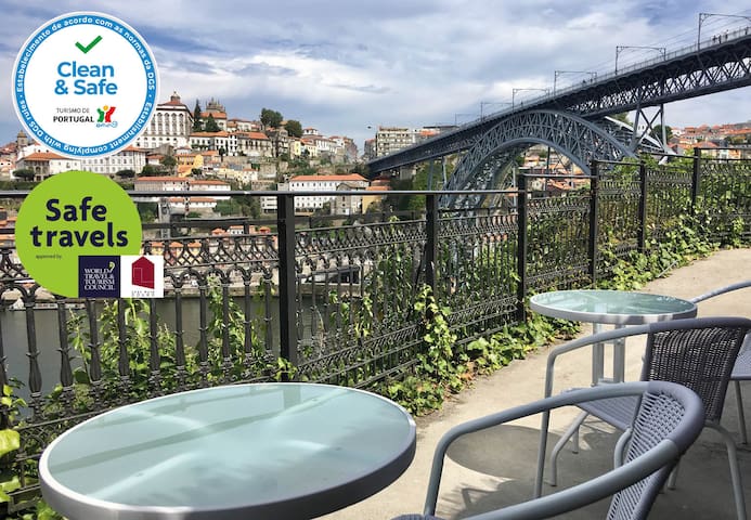 Superb balcony over Porto & river