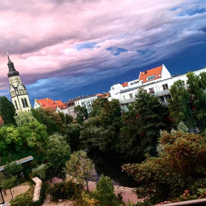 Blick vom Balkon auf den Karl- Heine- Kanal