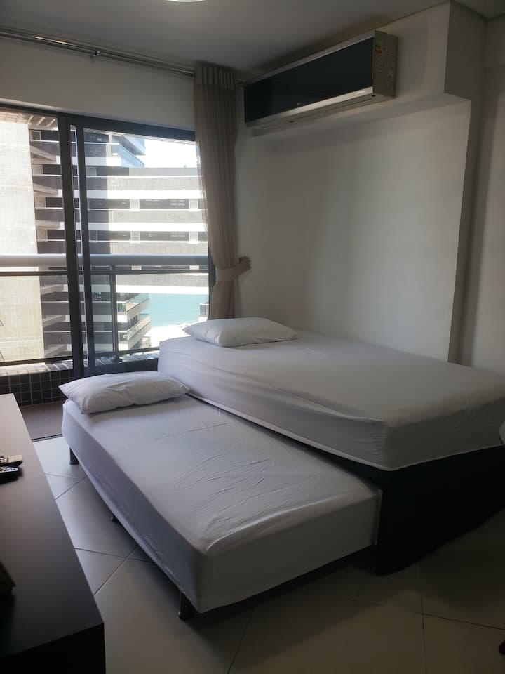 wohnraum mit Einzelbett und Luft