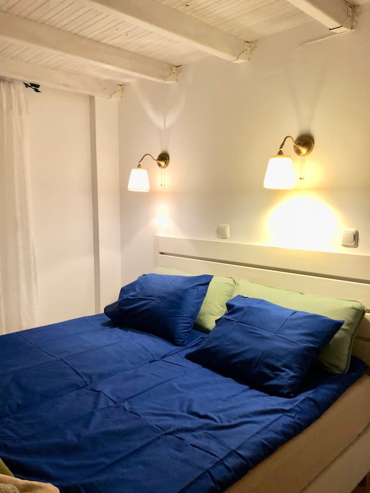 ห้องนอนพร้อมเตียงควีนไซส์ 