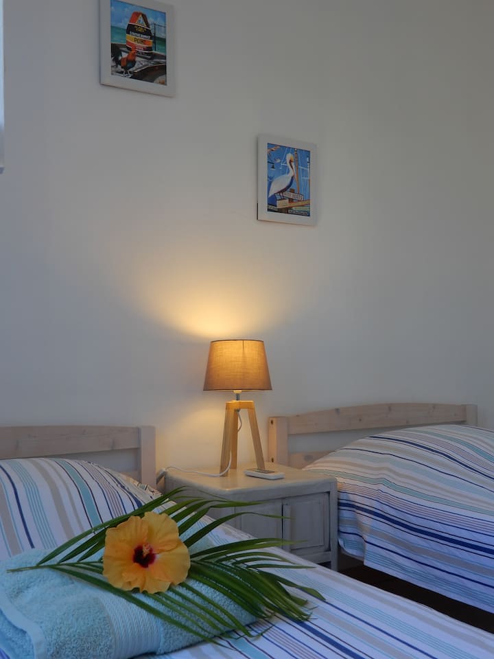 Arriba, habitación 4, camas individuales de 90.