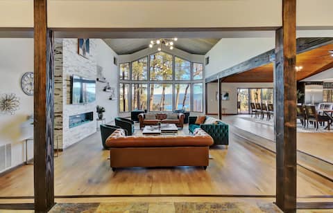 The Gathering Place! Lakeview, Hot tub, Game room