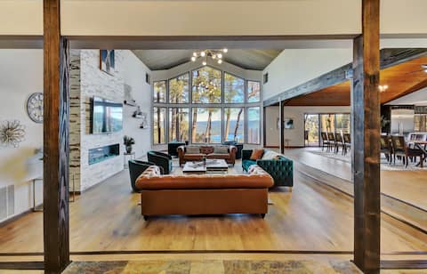 The Gathering Place! Sleeps 24, Lakeview, Hot tub, Game room