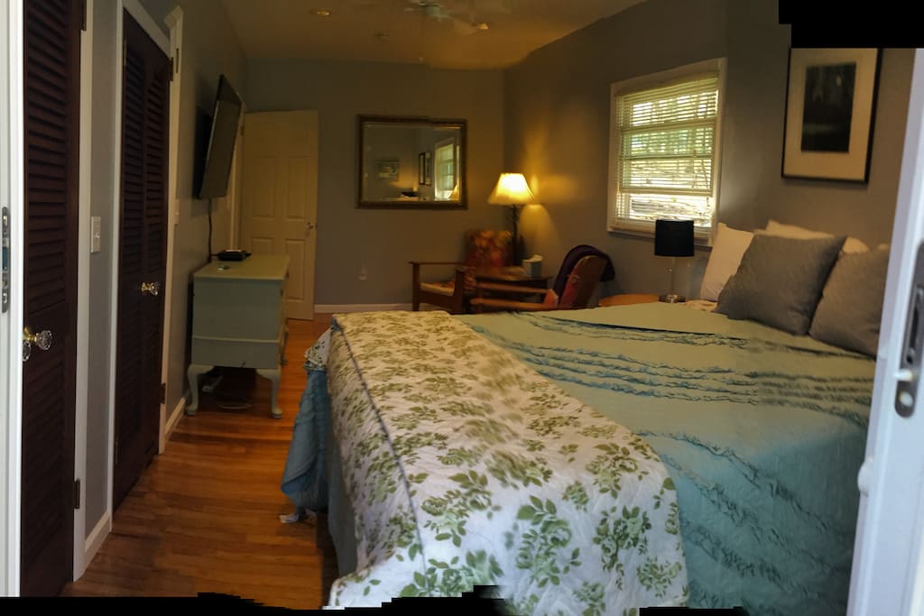 Queen bedroom