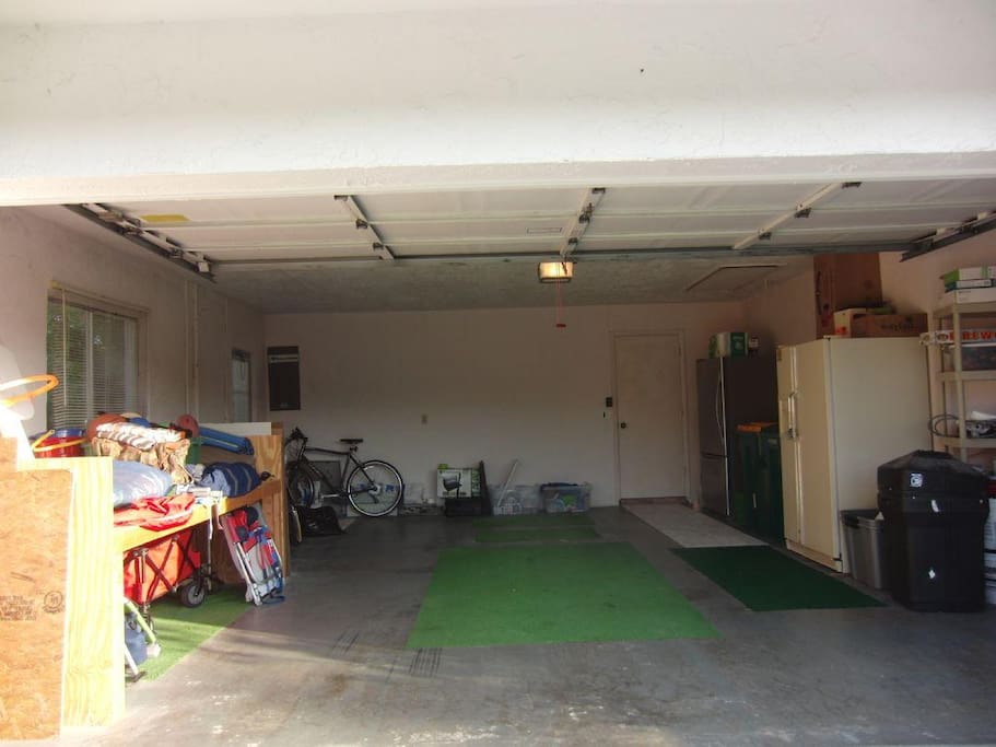 Garage: 5 Bikes, fishing, bea