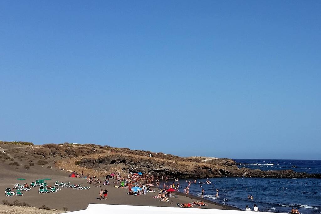 Playa de los Abriguitos, Abades
