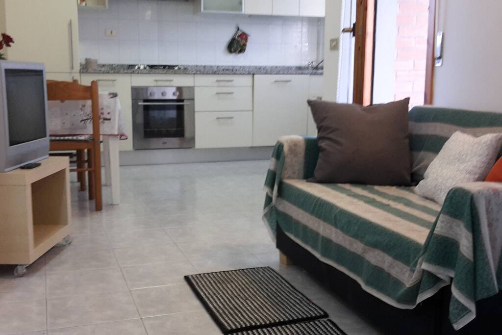 Divano con Tv orientabile