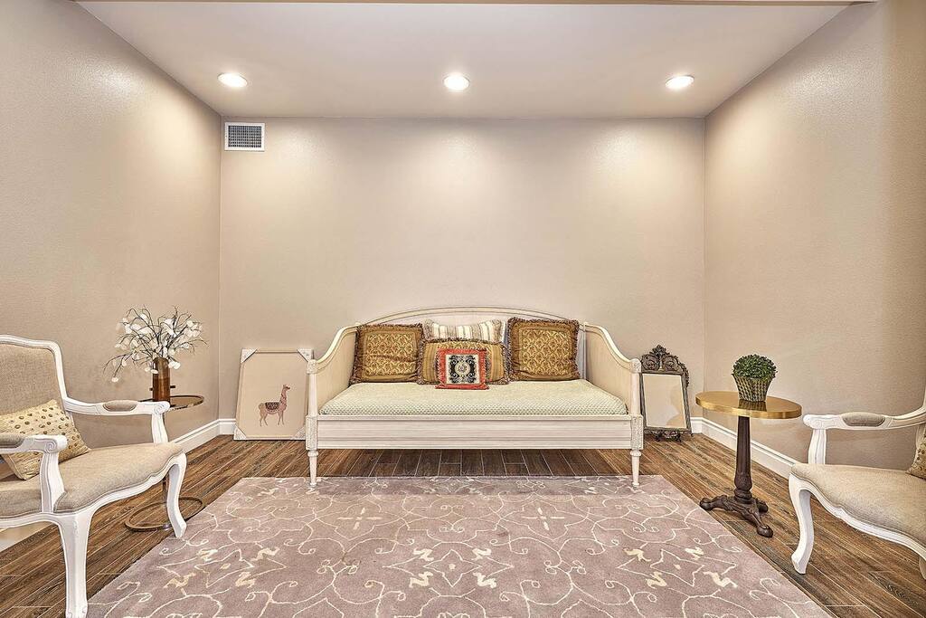 Den Area