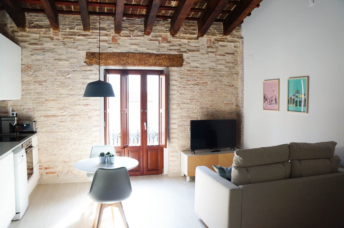 Top Airbnb: Central Market Loft-3 (Mid-Term stay) in Ciutat Vella