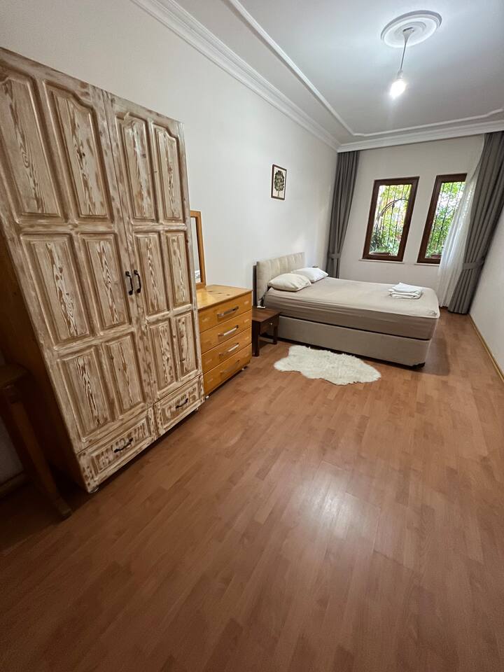 Amplia habitación con cama doble 