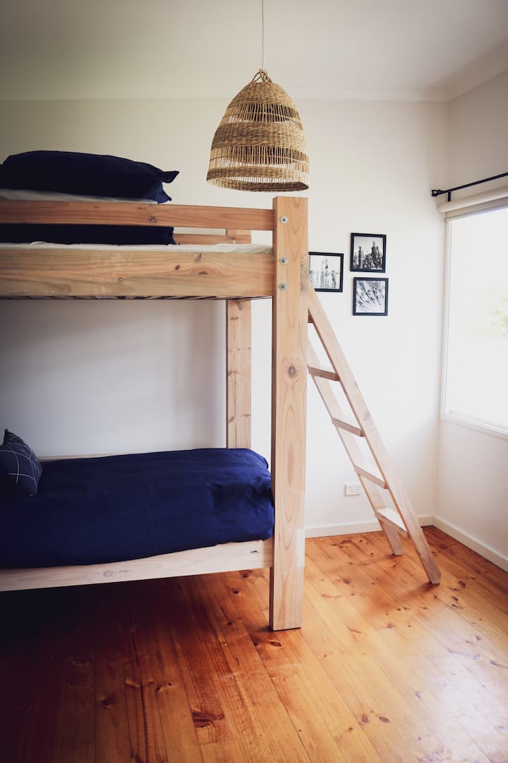 Spálňa s poschodovou posteľ