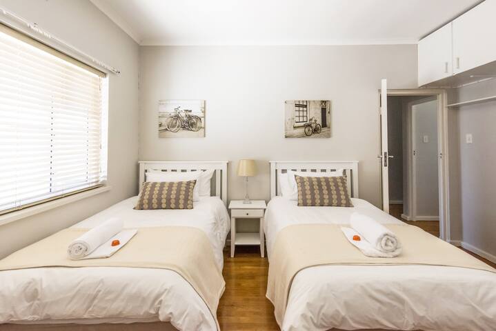 Sunshine Cottage self-catering accommodation gallery image 2