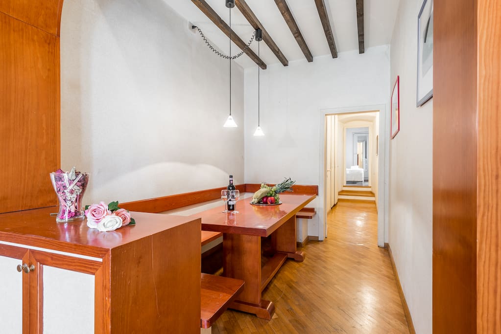 Zona pranzo- dining area