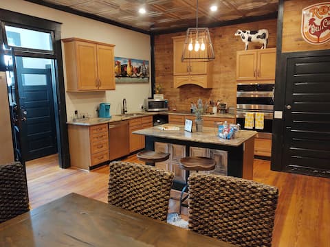 Entertainment District Loft