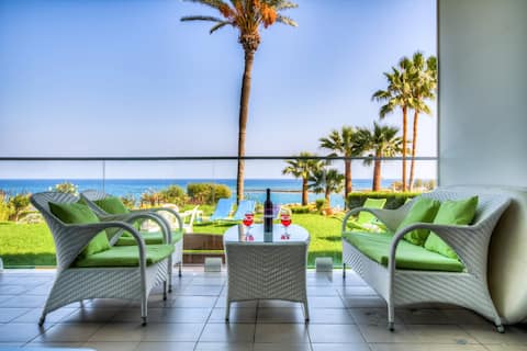 Beach Front Apartment With Garden