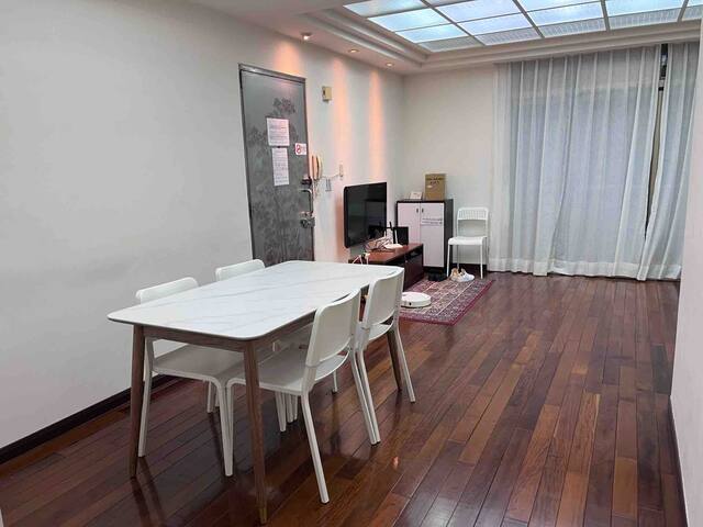 Cozy Apartment by Yong Kang Park gallery image 5