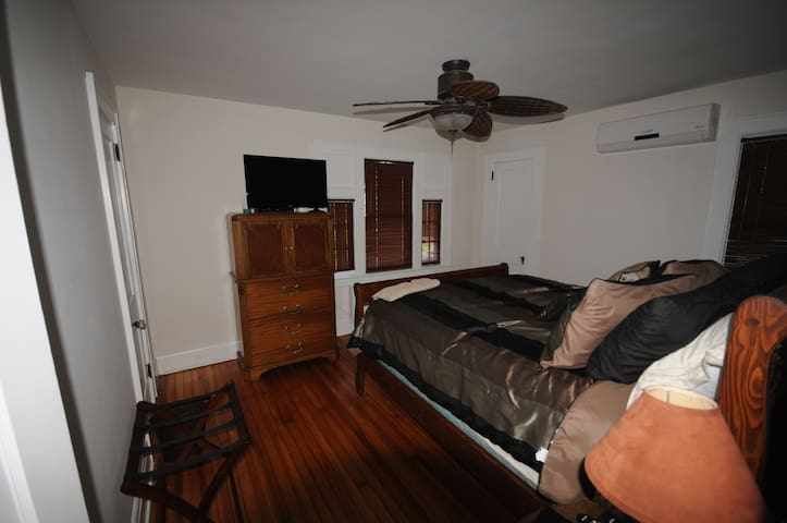 Private room in Somerville centrally located 2.