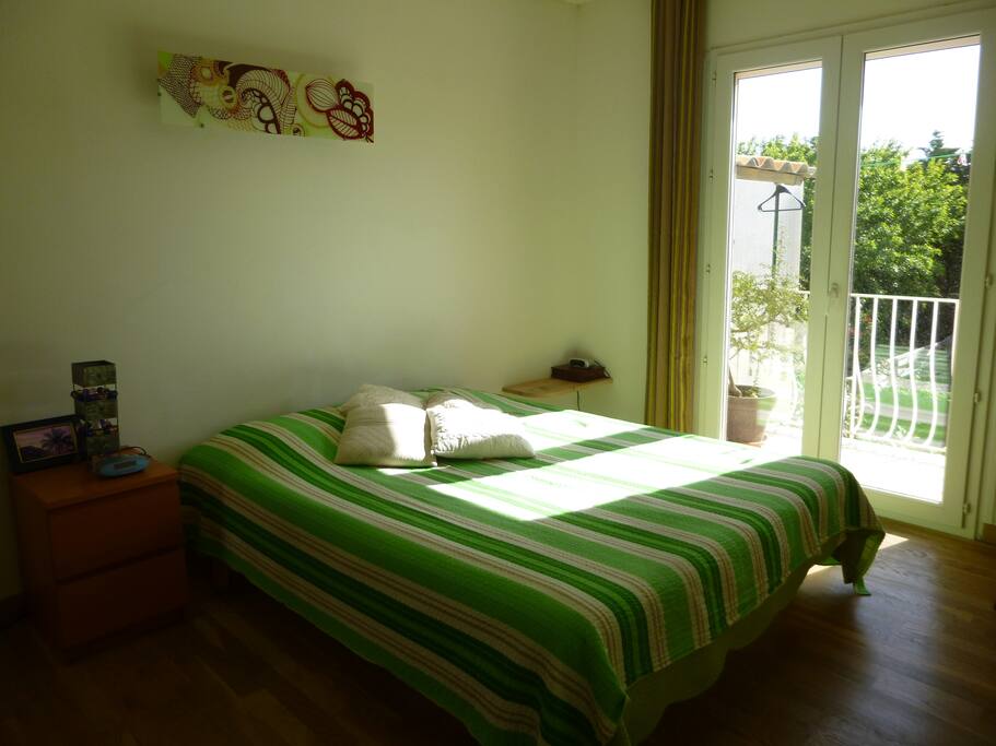 Chambre côté jardin.