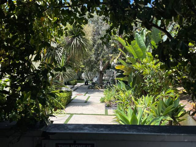 Palisades Paradise gallery image 2