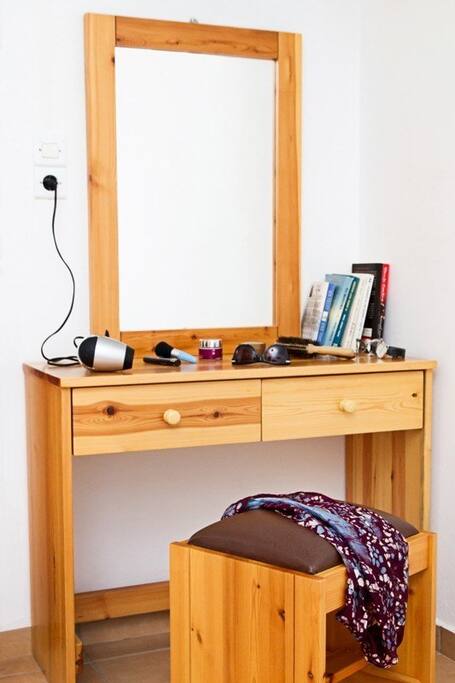 skyros bedroom Renes