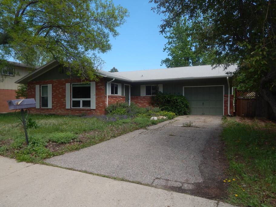 2 bedroom and 2 bath located in North Boulder