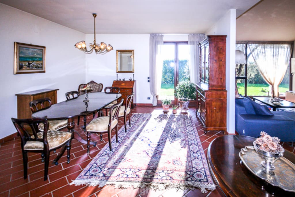 Dining room.