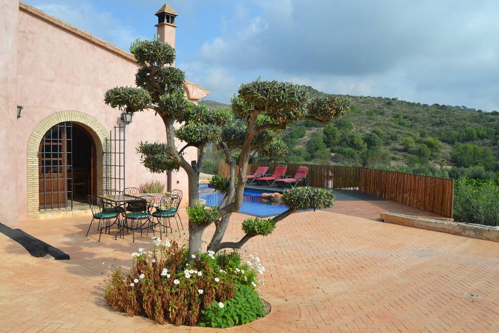 Masia dels Molineros is beautiful and very peaceful placed, with a beautiful view. Yet, there is only a 10 minute walk to the nearest charming little village with restaurants and a supermarket, and only 3.5 km to the beach.