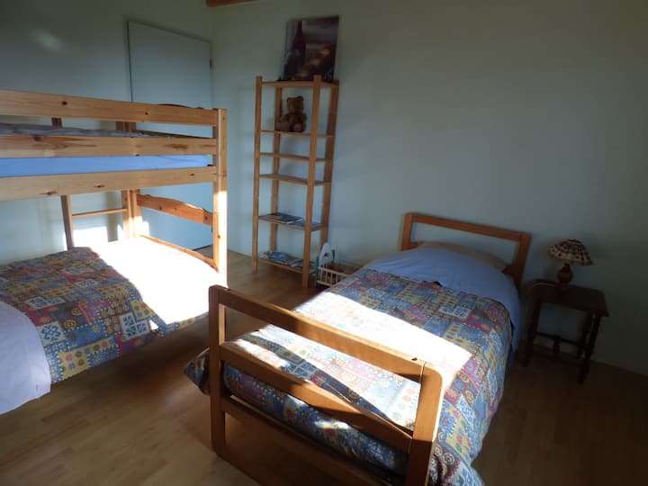 The"École  Buissonnière" 4 أسرّة مفردة.