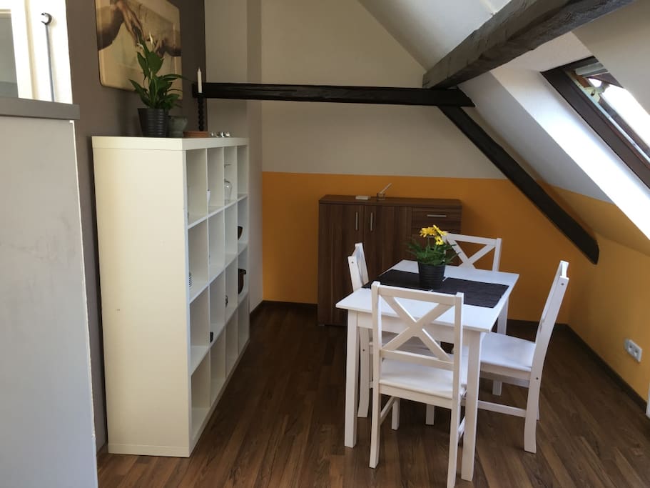 Offenes Esszimmer direkt an der Küche