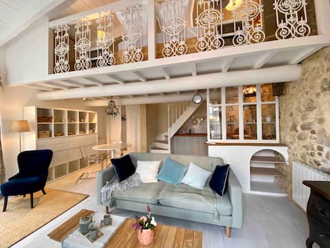 Ardèche "Nia the Pearl" Magic & Vineyard View