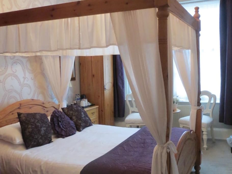 King size four poster