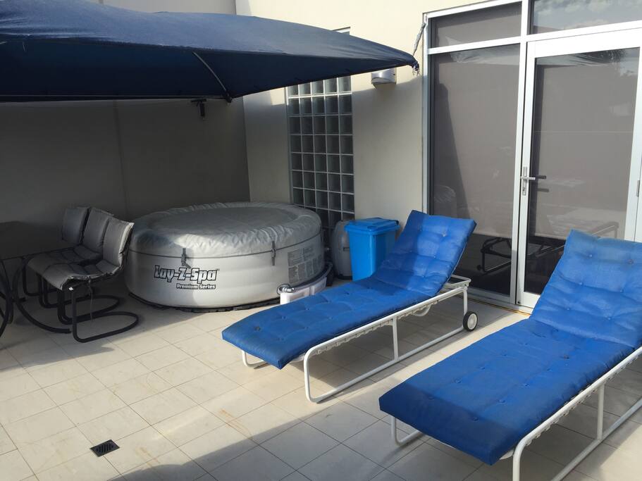 Outdoor spa, dining & resort lounges
