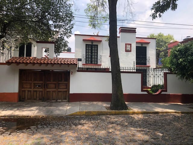 Casa Bola, nice house near Coyoacan.