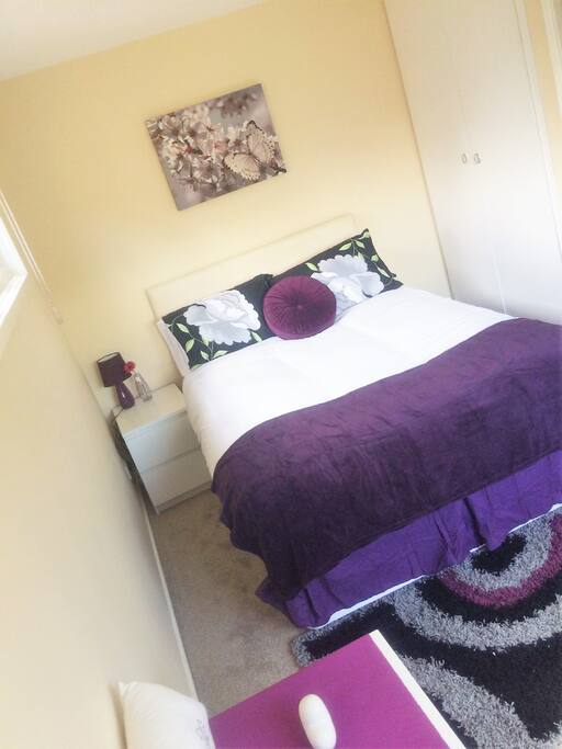 Only main bedroom, (same room different bedding)