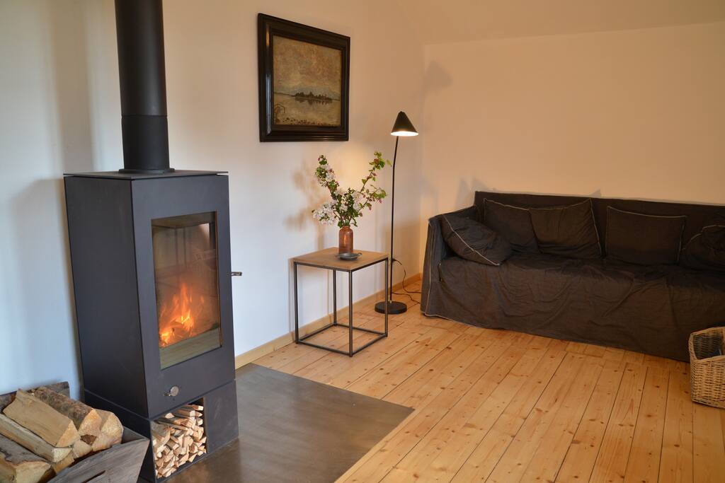 Wohnzimmer mit Kamin