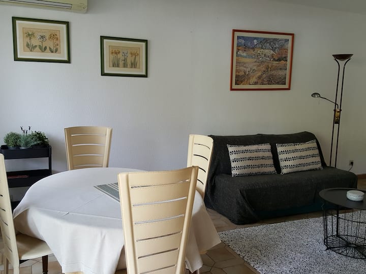 Comfortable and quiet apartment in Nîmes Condominiums for Rent in